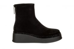 Botki Loretta Vitale C9638 Black Suede 514285, Czarny, Skóra naturalna - 37. Czarne botki damskie Loretta Vitale, ze skóry, bez obcasa, bez zapięcia. W wyprzedaży za 439.99 zł.