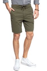 SPODENKI LEE DRAWSTRING SHORT IVY GREEN L73ULV06 112120802. Zielone szorty męskie Lee, z materiału, bez kołnierzyka. W wyprzedaży za 79.99 zł.