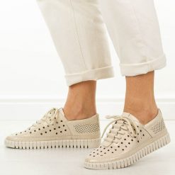 Złote skórzane półbuty damskie Potocki 19431. Żółte półbuty damskie POTOCKI, w ażurowe wzory, z jeansu, casualowe, bez obcasa, na płaskiej podeszwie. Za 229.00 zł.