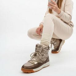 Śniegowce damskie Big Star, z połączenia materiału tekstylnego i syntetycznego z pikowaną cholewką klasycznym sznurowaniem, złote, KK274276. Żółte śniegowce damskie Big Star, ze skóry ekologicznej. Za 185.00 zł.