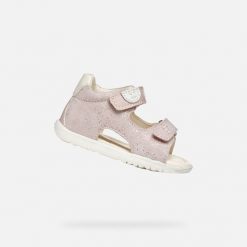 Sandały Geox Model B Sandal Macchia Gir Kolor Rose. Białe sandały damskie Geox, bez wzorów, ze skóry, bez obcasa. Za 226.99 zł.