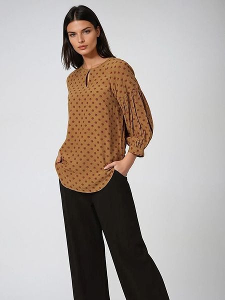 Marks & Spencer Bluzka w kolorze karmelowo-różowym rozmiar: 38. Brązowe bluzki damskie Marks & Spencer, bez wzorów, z wiskozy, bez kołnierzyka, bez ramiączek. Za 78.66 zł.