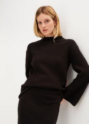 Sweter z cienkiej dzianiny w strukturalny wzór. Czarne golfy damskie bonprix, z dzianiny, bez kołnierzyka. Za 109.99 zł.
