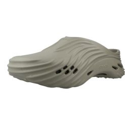 Sandały CROCS 210521C Szary. Szare sandały męskie Crocs, z gumy, bez zapięcia. Za 314.99 zł.