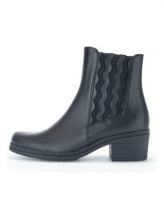 Gabor Skórzane botki w kolorze czarnym rozmiar: 38. Czarne botki damskie Gabor, bez obcasa, bez zapięcia. Za 139.54 zł.