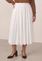 Biała Rozkloszowana Spódnica z Wysokim Stanem Ismotis. Białe spódniczki damskie Born2be, l, bez wzorów, z podwyższonym stanem, plus size, midi, dopasowane. Za 89.99 zł.