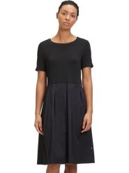 Vera Mont Sukienka w kolorze czarnym rozmiar: 42. Czarne sukienki damskie Vera Mont, bez wzorów, bez kołnierzyka, bez ramiączek, midi. Za 159.21 zł.