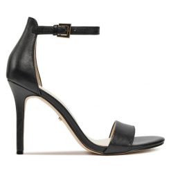 Sandały DeeZee. Czarne sandały damskie DeeZee, bez wzorów, bez obcasa, na szpilce. Za 249.99 zł.