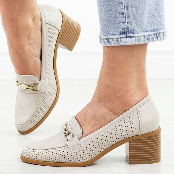 Beżowe mokasyny damskie na obcasie M.Daszyński 2201D-13. Brązowe mokasyny damskie M.Daszyński, z jeansu. Za 179.00 zł.