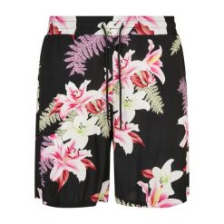 Krótka Urban Classics Viscose AOP Resort. Czarne szorty męskie Urban Classics, na lato, bez wzorów. Za 175.50 zł.