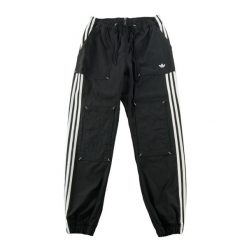 Second life - Spodnie męskie Relaxed Tapered Fit czarne - Jak nowy. Czarne spodnie materiałowe męskie Adidas, bez wzorów, z materiału, eleganckie. Za 207.36 zł.