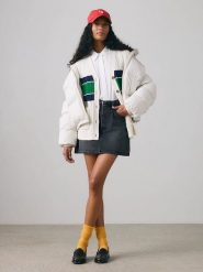 Levi's Spódnica dżinsowa w kolorze czarnym rozmiar: W25. Czarne spódniczki damskie Levi's, s, z aplikacjami, z bawełny, klasyczne, mini, proste. Za 135.17 zł.