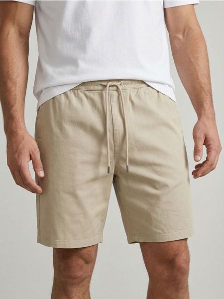 Bawełniane szorty jogger - beżowy. Brązowe szorty męskie Sinsay, bez wzorów, z bawełny. Za 39.99 zł.