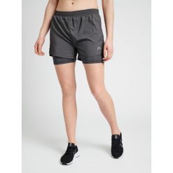 Damskie spodenki 2 w 1 Newline. Niebieskie spodenki sportowe damskie Newline, bez wzorów, sportowe. Za 224.50 zł.