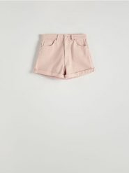Szorty jeansowe - różowy. Czerwone szorty damskie Reserved, bez wzorów, z denimu, klasyczne. W wyprzedaży za 59.99 zł.