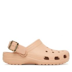 Klapki Crocs. Czerwone klapki damskie Crocs, bez wzorów, bez obcasa. Za 259.99 zł.