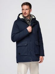 Długa męska kurtka parka z kożuszkiem – granatowa V2 - Rozmiar: XL. Niebieskie kurtki męskie Ombre Clothing, m, z aplikacjami, z gumy, klasyczne, bez kaptura. Za 399.99 zł.