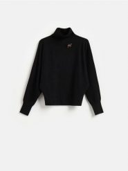 Sweter z ozdobnym detalem - czarny. Czarne swetry klasyczne damskie Reserved, l, z dzianiny, bez kołnierzyka. Za 149.99 zł.