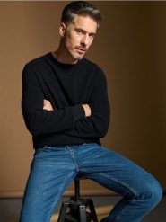 Sweter - czarny. Czarne swetry męskie Sinsay, l, bez wzorów, bez kołnierzyka. W wyprzedaży za 35.99 zł.