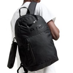 Plecak sportowy szkolny Nike HF6997-010 z piórnikiem. Czarne plecaki damskie Nike, bez wzorów, sportowe. Za 149.00 zł.