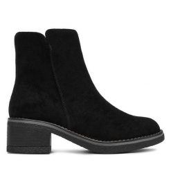 Botki Clara Barson. Czarne botki damskie Clara Barson, bez obcasa, na płaskiej podeszwie, bez zapięcia. Za 159.99 zł.
