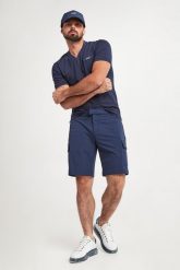 Spodenki męskie cargo EA7 EMPORIO ARMANI. Szorty męskie EA7 Emporio Armani, bez kołnierzyka. W wyprzedaży za 324.22 zł.