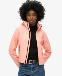 Superdry Damska kurtka Soft Shell Trekker z kapturem – Peach Pearl Pink. Czerwone kurtki damskie Superdry., bez wzorów, z elastanu, z kapturem. Za 401.80 zł.