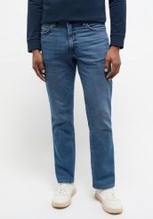 MĘSKIE SPODNIE JEANSOWE MUSTANG TRAMPER STRAIGHT DENIM BLUE 1014274 5000 684. Niebieskie spodnie materiałowe męskie Mustang, bez wzorów, z denimu. Za 219.99 zł.