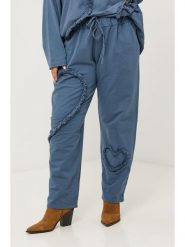 Curvy Lady Spodnie w kolorze niebieskim rozmiar: 48/50. Niebieskie spodnie materiałowe damskie Curvy Lady, z aplikacjami, z materiału, klasyczne, z standardowym stanem. Za 130.50 zł.