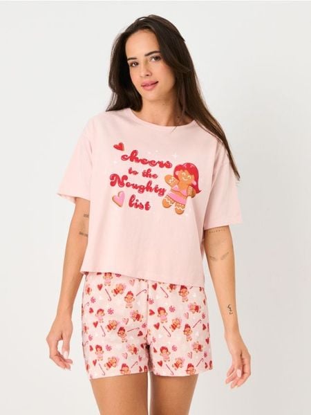 Świąteczna piżama dwuczęściowa z motywem pierniczków - różowy. Czerwone piżamy damskie Sinsay, l, bez wzorów, bez ramiączek. W wyprzedaży za 19.99 zł.