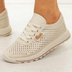 Beżowe ażurowe półbuty damskie Potocki 16346. Brązowe półbuty damskie POTOCKI, z aplikacjami, z jeansu, biznesowe, bez obcasa, na płaskiej podeszwie. W wyprzedaży za 122.32 zł.