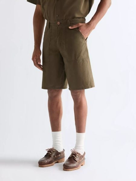 MESKIE SZORTY WRANGLER UTILITY SHORTS WREN 112379027. Szorty męskie Wrangler, z materiału, bez kołnierzyka. Za 159.99 zł.