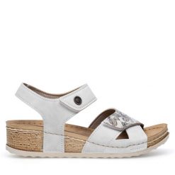 Sandały Inblu. Brązowe sandały damskie Inblu, bez wzorów, bez obcasa, na płaskiej podeszwie. Za 129.99 zł.