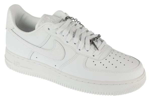 Buty sportowe Sneakersy damskie, Air Force 1 07 Low. Białe buty sportowe na co dzień damskie Nike, bez wzorów, z materiału, trekkingowe, nike air force. Za 499.99 zł.