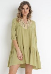 Zielona Rozkloszowana Sukienka Oversize z Ozdobną Plecionką Przy Dekolcie Samila. Zielone sukienki damskie Born2be, na imprezę, m, bez wzorów, boho, bez kołnierzyka, bez ramiączek, mini, oversize. W wyprzedaży za 159.99 zł.