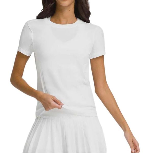 T-shirt Wilson Women's Seamless Pro. Białe t-shirty damskie Wilson, s, bez wzorów, bez kołnierzyka. W wyprzedaży za 282.40 zł.