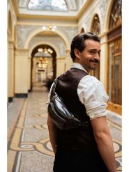 Maison héritage PARIS Skórzana saszetka "Mars" w kolorze czarnym - 32 x 13 x 11 cm rozmiar: onesize. Czarne saszetki męskie maison héritage PARIS, z materiału. Za 347.99 zł.