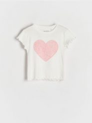T-shirt z sercem - złamana biel. Koszulki dziewczęce Reserved, bez wzorów, z bawełny, bez ramiączek. W wyprzedaży za 17.99 zł.