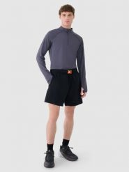 4F Spodenki casual męskie - czarne M. Czarne szorty męskie 4f, z dresówki, bez kołnierzyka. W wyprzedaży za 79.99 zł.