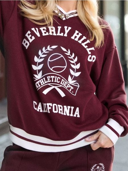 Bluza crewneck z nadrukiem - bordowy. Czerwone bluzy bez kaptura damskie Sinsay, l. Za 49.99 zł.