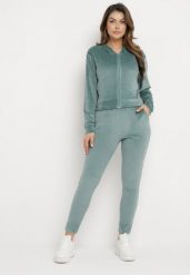 Zielony Welurowy Komplet Dresowy z Cyrkoniami Krótsza Bluza i Spodnie Aterin. Zielone bluzy bez kaptura damskie Born2be, m, z dresówki. Za 79.99 zł.
