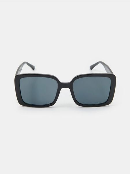 Okulary przeciwsłoneczne w kwadratowych oprawkach - czarny. Czarne okulary przeciwsłoneczne damskie Sinsay. Za 15.99 zł.