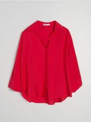 Wiskozowa koszula - czerwony. Czerwone koszule damskie Sinsay, l, bez wzorów, z wiskozy, bez kołnierzyka, bez ramiączek. Za 39.99 zł.