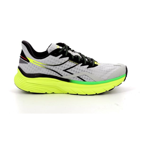 Dorosły Bieganie Buty Sportowe Diadora Nucleo Szary. Czarne obuwie do biegania damskie Diadora. W wyprzedaży za 587.95 zł.