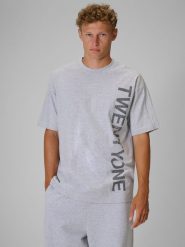 4F Regular Size: T-shirt loose z nadrukiem 4F | Tomasz Fornal - szary XS. Szare t-shirty męskie 4f, m, z aplikacjami, z bawełny, bez kołnierzyka. Za 99.99 zł.