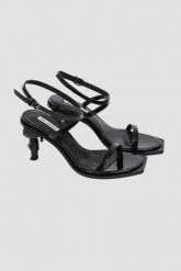 KARL LAGERFELD Czarne damskie sandały KARL NFT HEEL, Rozmiar 38. Czarne sandały damskie Karl Lagerfeld, bez wzorów, bez obcasa, na obcasie. W wyprzedaży za 499.99 zł.