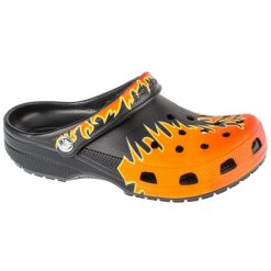 Klapki Crocs Classic Flames Clog 211004-0C4 pomarańczowe. Brązowe klapki damskie bez wzorów, bez obcasa. Za 324.67 zł.