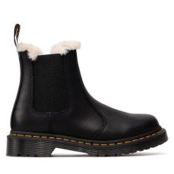 Sztyblety Dr. Martens. Czarne botki damskie Dr. Martens, bez obcasa, na płaskiej podeszwie, bez zapięcia. Za 789.99 zł.