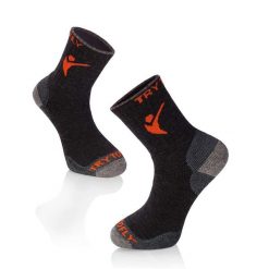 Grube skarpety trekkingowe z wełny merynosów w kolorze antracytowym. Czarne skarpetki męskie TRY TO FLY, bez wzorów, z wełny. W wyprzedaży za 99.79 zł.