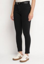 Czarne Jeansy o Dopasowanym Kroju z Efektem Push Up Vonnira. Czarne jeansy damskie Born2be. Za 79.99 zł.